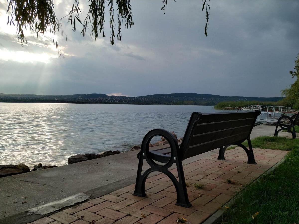 Elizabeth Vendeghaz Balatonfuzfon A Strandnal Exterior photo